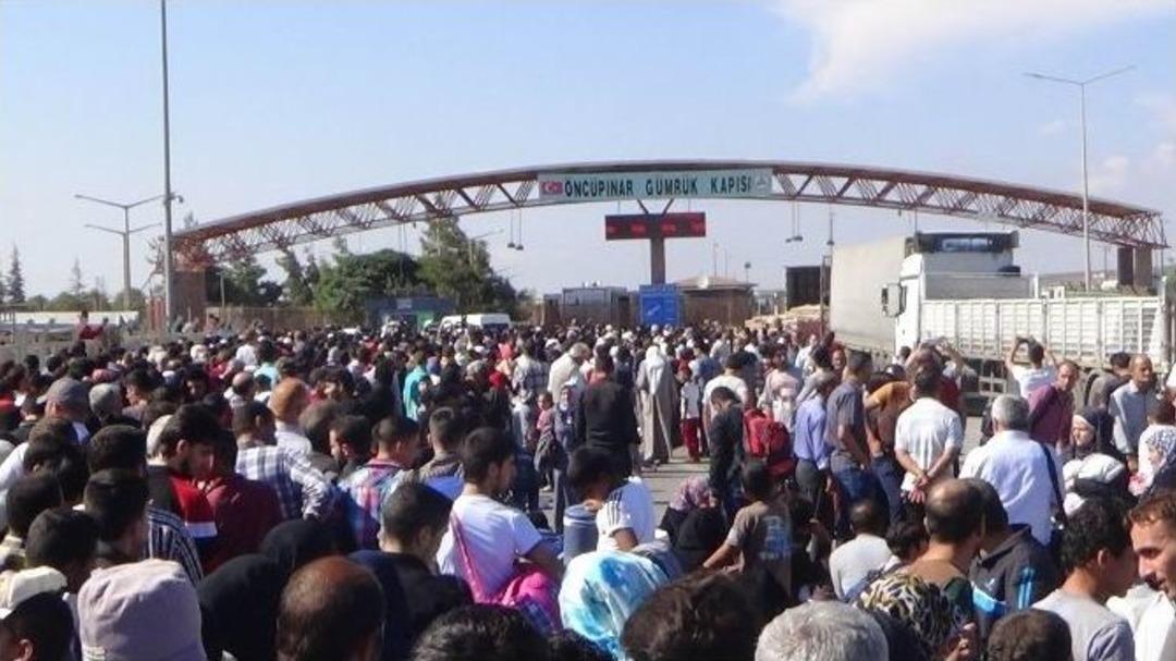 Binlerce Suriyeli &Uuml;lkelerine Gitmek İ&ccedil;in &Ouml;nc&uuml;pınar&rsquo;a Akın Etti