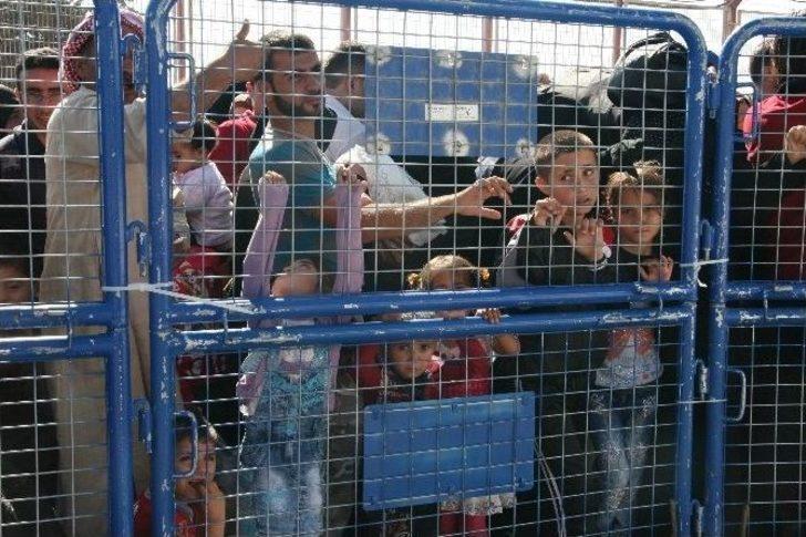 Binlerce Suriyeli Ülkelerine Gitmek İçin Öncüpınar’a Akın Etti G3