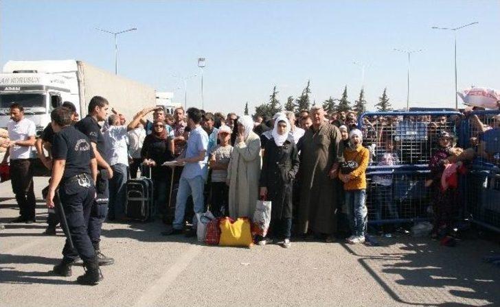 Binlerce Suriyeli Ülkelerine Gitmek İçin Öncüpınar’a Akın Etti G5