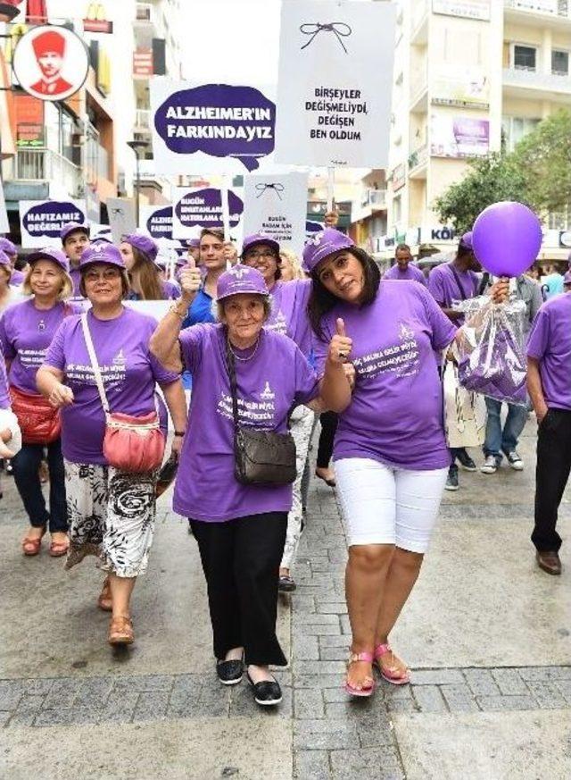 İzmir’de Alzheimer Yürüyüşü