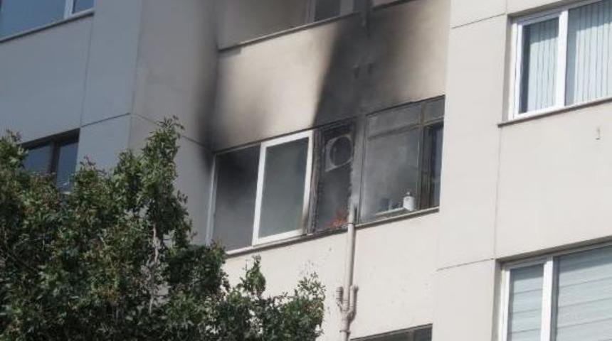 Kadık&ouml;y'de Işyerinde Yangın Paniği