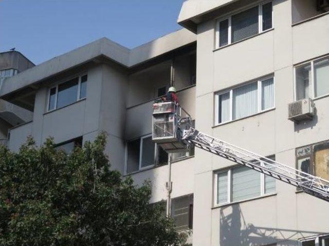 Kadıköy'de Işyerinde Yangın Paniği