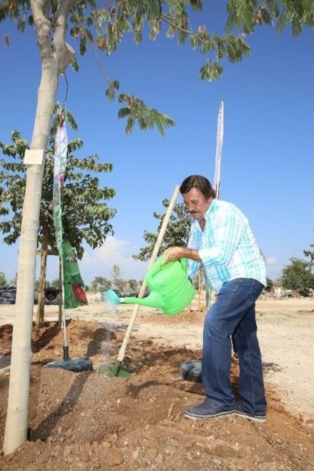 Selami Şahin’den Expo 2016 Alanına Şarkılı Türkülü Ağaç Dikimi