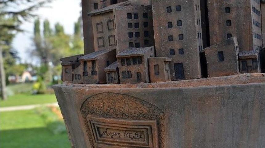 Pişmiş Toprak Heykeller Kente Renk Katıyor