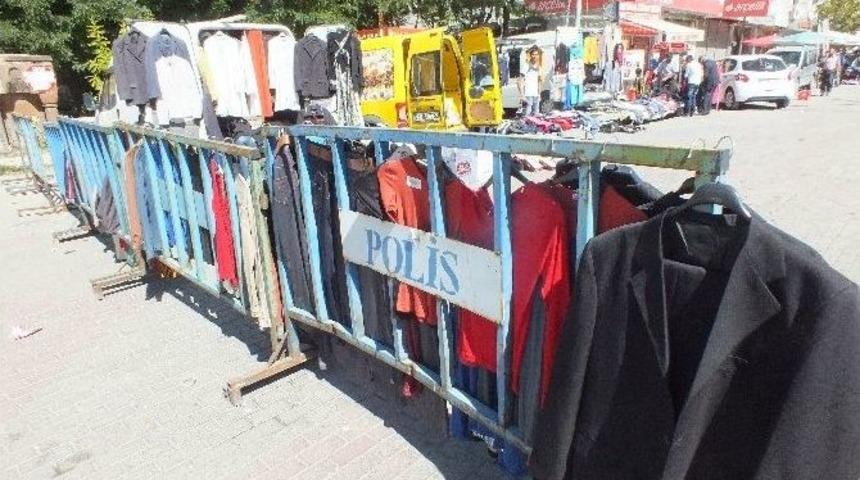Polis Barikatını Fırsata &Ccedil;evirdiler