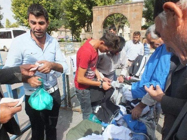 Polis Barikatını Fırsata Çevirdiler