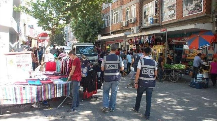 Vatandaşlar G&uuml;ven İ&ccedil;erisinde Bayram Alışverişi Yapıyor