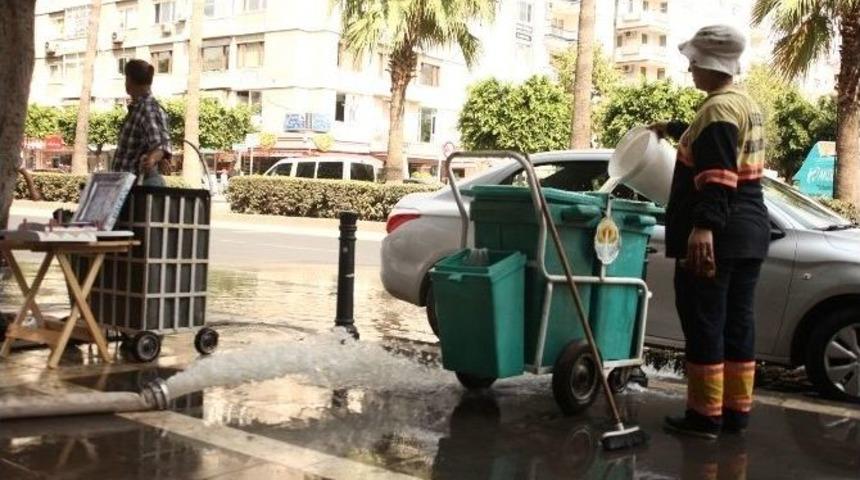 Adana Yaralarını Sarıyor