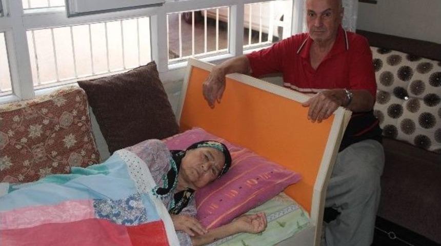 Eşini Sedye İle Hastaneye G&ouml;t&uuml;ren Yaşlı Adam: &ldquo;ambulans İstemedik&rdquo;