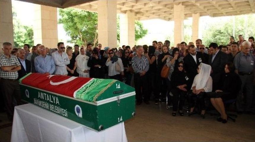 Kalp Krizine Yenik D&uuml;şen Doktora Meslektaşlarından G&ouml;z&uuml; Yaşlı Veda