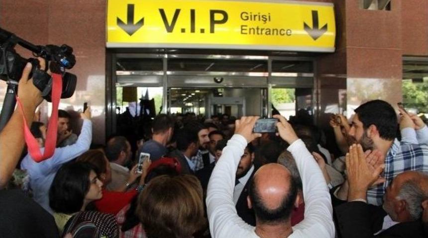 Ak Parti&rsquo;nin Adaylarına Coşkulu Karşılama