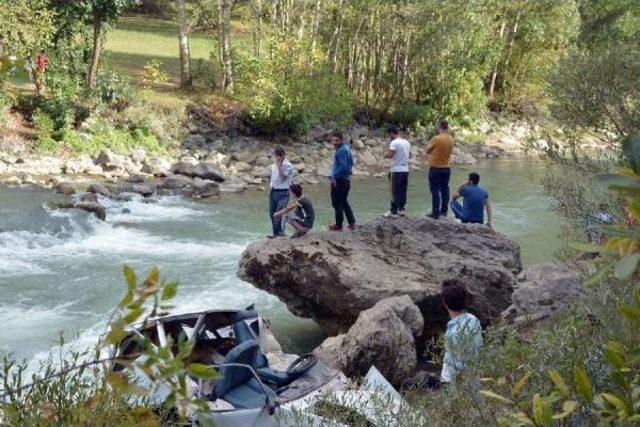Kurbanlık Yolunda Kaza: 4 Ölü, 1 Yaralı 1