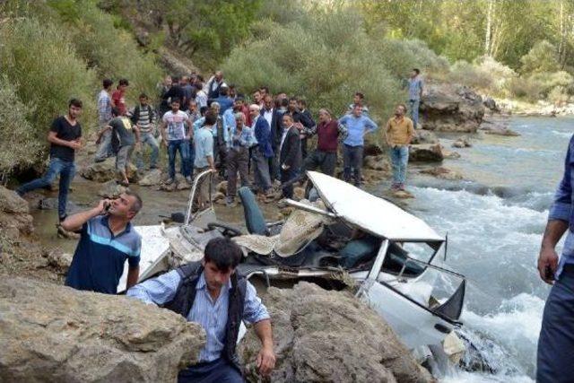 Kurbanlık Yolunda Kaza: 4 Ölü, 1 Yaralı 2