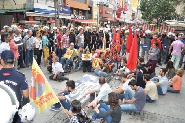 Kobani'de Ölen Aziz Güler Için Yapılan Açıklamaya Polis Müdahalesi (2)