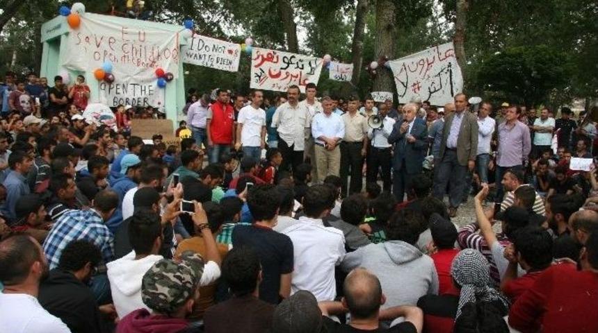 Suriyeli Sığınmacılar Edirne Valisi Şahin&rsquo;i Protesto Etti