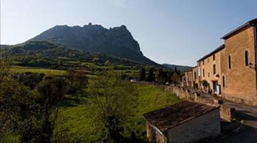 2012'de geride kalacak tek k&ouml;y : Bugarach