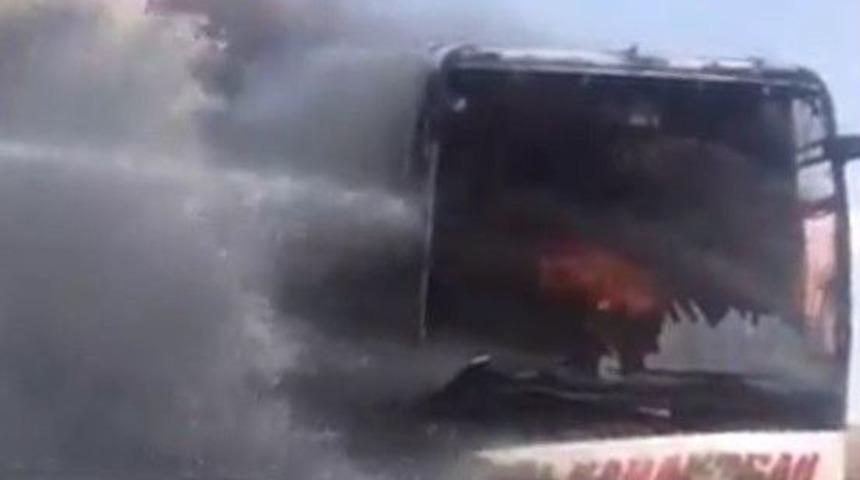 Elazığ&rsquo;da Yolcu Otob&uuml;s&uuml; Yandı