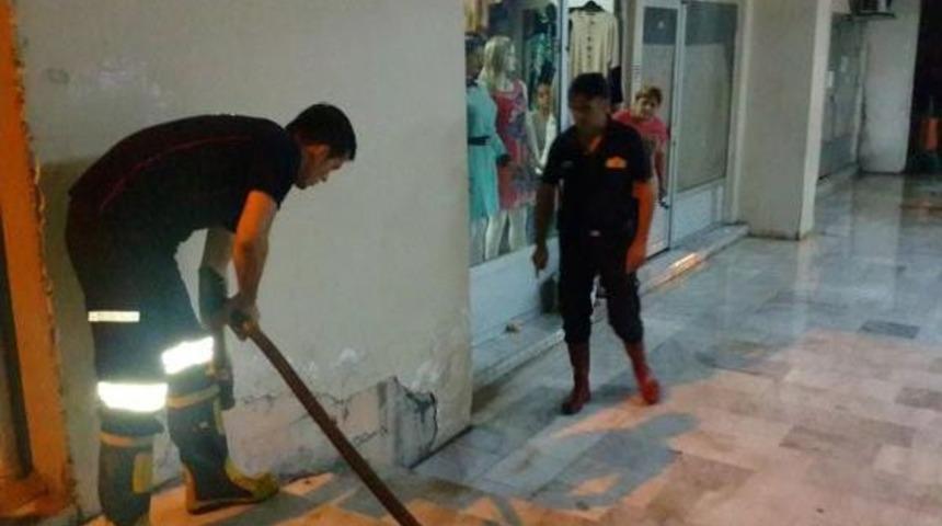 Kırkağa&ccedil;'ta Sağanak Yağış Etkili Oldu