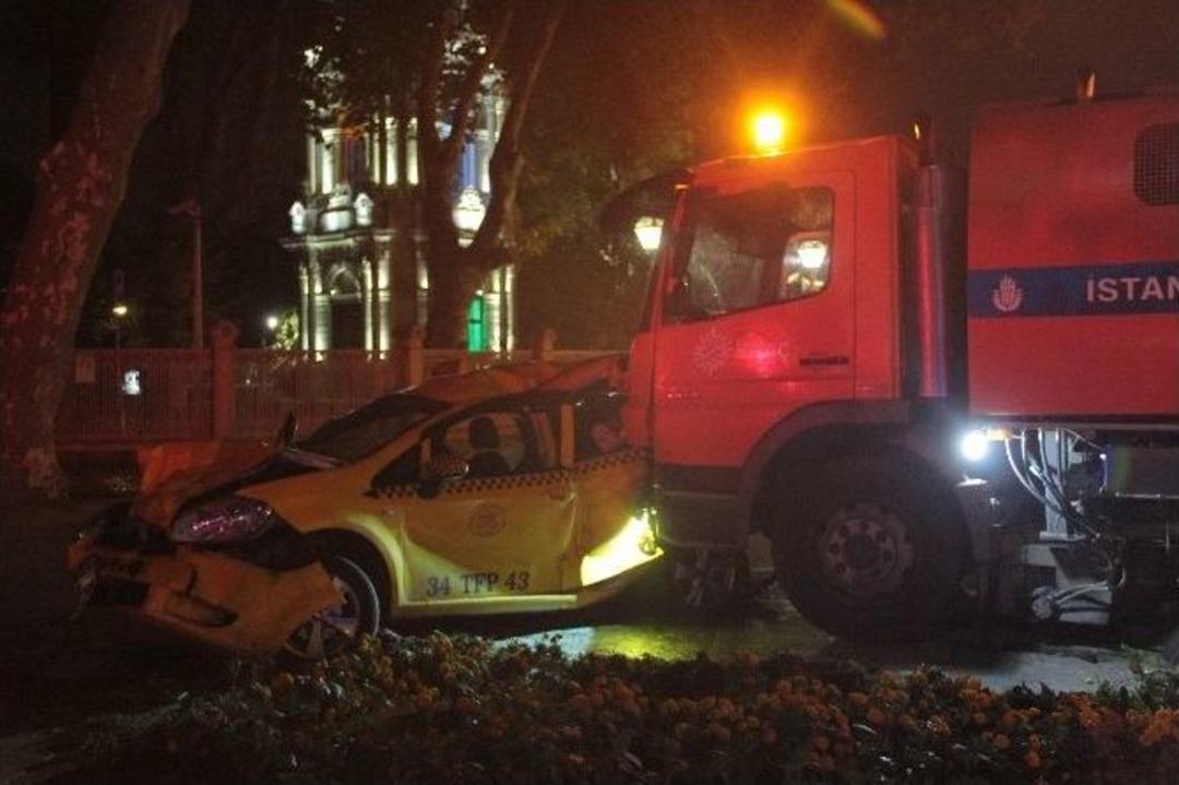 Beşiktaş&rsquo;ta Kontrolden &Ccedil;ıkan Temizlik Aracı Dehşet Sa&ccedil;tı