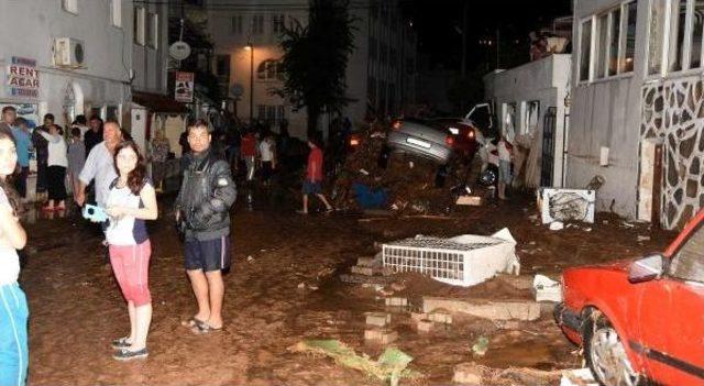 Bodrum'da Sağanak Yağmur Su Baskınlarına Neden Oldu (3)