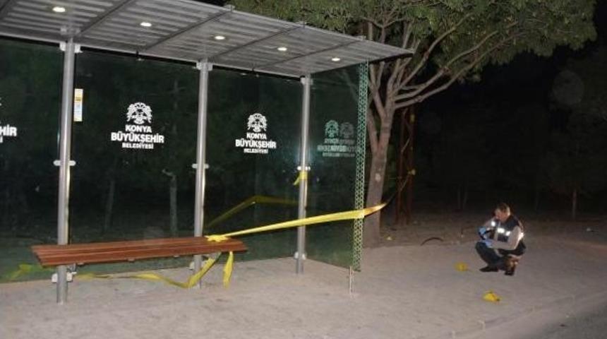 Trafik Magandaları &Ouml;n&uuml;n&uuml; Kestikleri Belediye Otob&uuml;s&uuml;ne Kurşun Yağdırdı