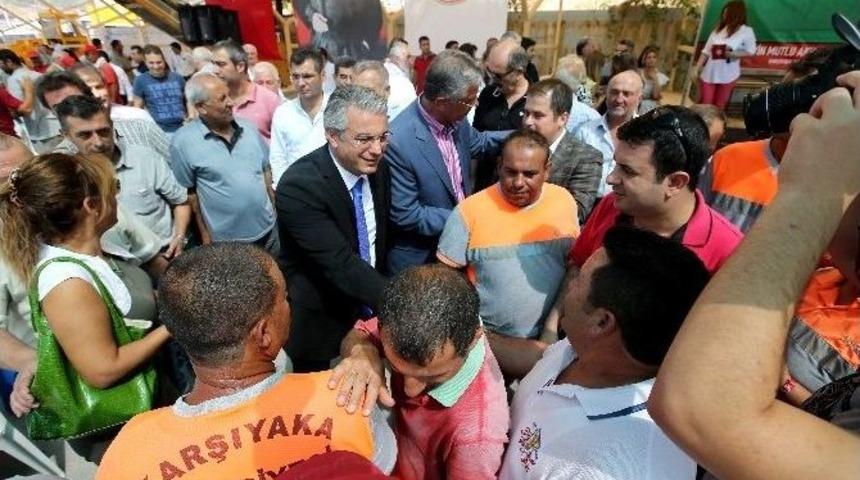 Karşıyaka&rsquo;da 2 Bin Kişiyle Bayram Yemeği