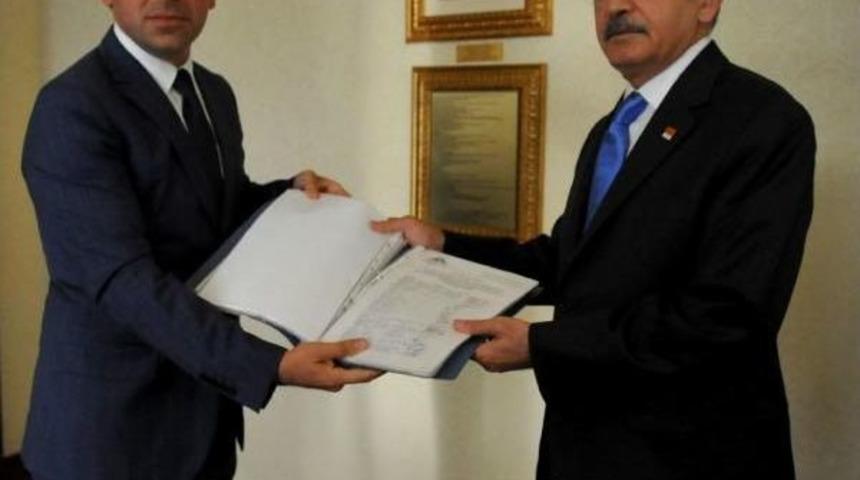 Tuzla Sahili I&ccedil;in Toplanan 10 Bin Imza, Kılı&ccedil;daroğlu'na Teslim Edildi