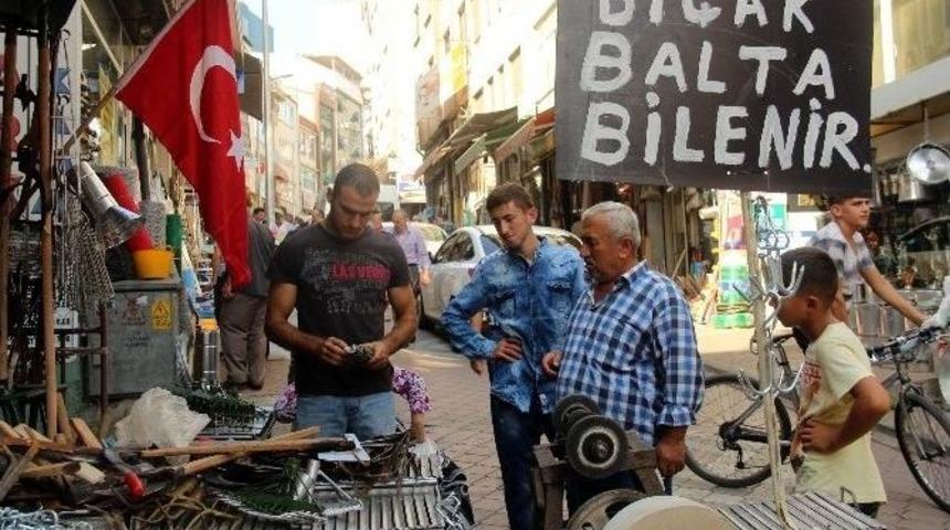 M&uuml;hendislik &Ouml;ğrencisi Dedesine Yardım İ&ccedil;in Bı&ccedil;ak Biliyor