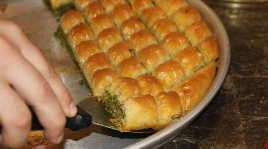 Gaziantep&rsquo;te Kurban Bayramı &Ouml;ncesi Baklava Mesaisi