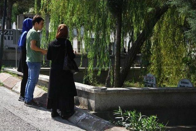 Mezarlıklarda Arefe Günü Yoğunluğu