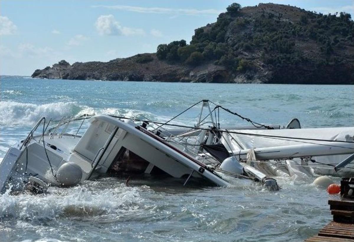 Muğla&rsquo;da Katamaran Battı