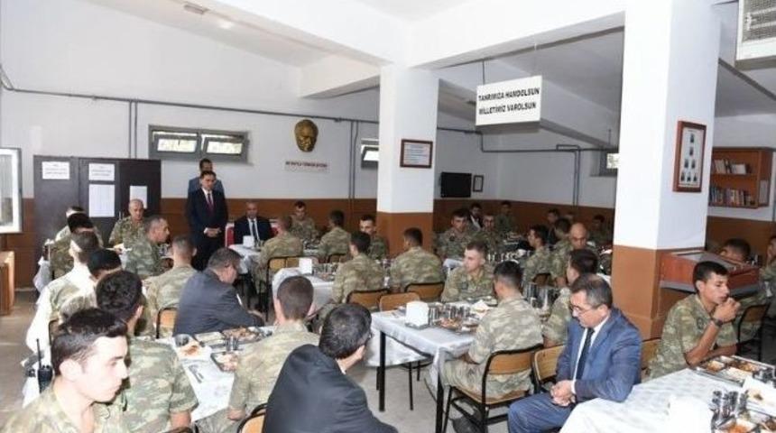 Vali Topaca Cilveg&ouml;z&uuml;&rsquo;nde Mehmet&ccedil;ikle Buluştu