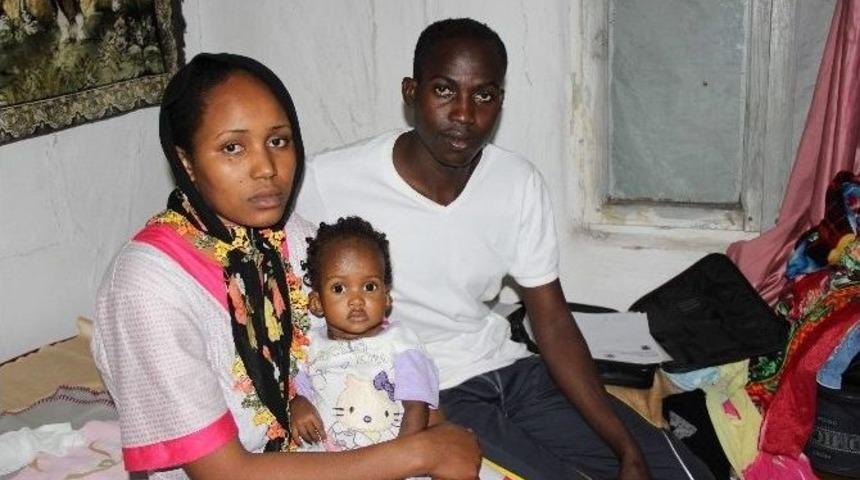 Sudanlı Ailenin 10 Metrekarelik Odada Yaşam M&uuml;cadelesi