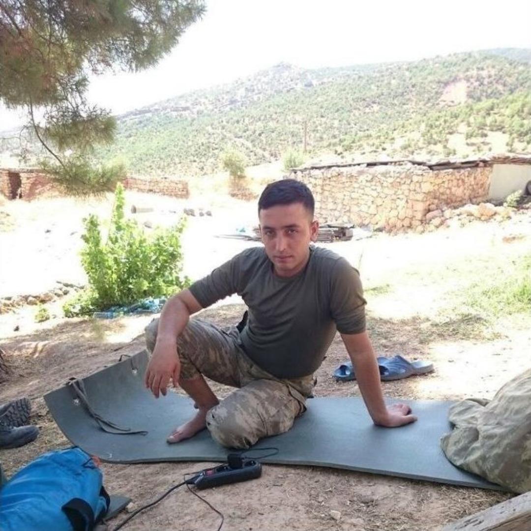 Uzman &Ccedil;avuş Bayramlaşmaya Giderken Şehit Oldu