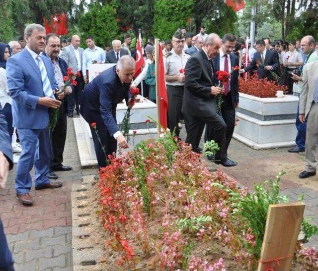 Şehit Annesinin Kabir Ziyaretindeki Feryadı Yürekleri Dağladı