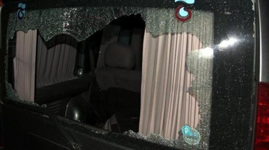 Yol Kesen Pkk'lılar Hafif Ticari Araca Ateş A&ccedil;tı: 1 Yaralı