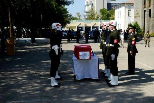 Silvan'da Uzman Çavuş, Pkk Saldırısında Şehit Oldu (2)