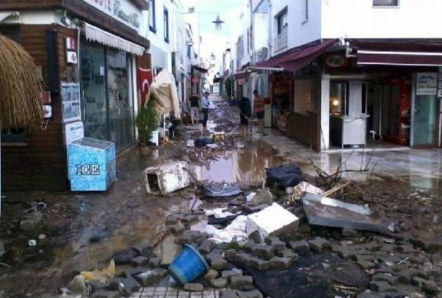 8 Wounded As Flood Sweeps In Turkey's Famous Resort