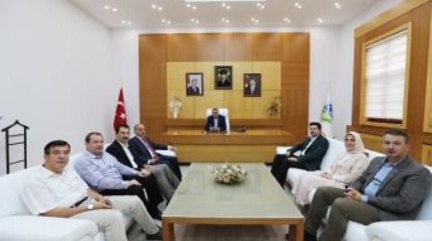 &Uuml;st&uuml;n&rsquo;den Başkan To&ccedil;oğluna Ziyaret