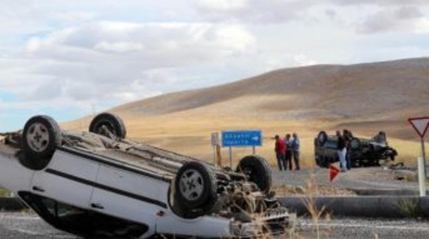 Yunak&rsquo;ta Trafik Kazası: 10 Yaralı