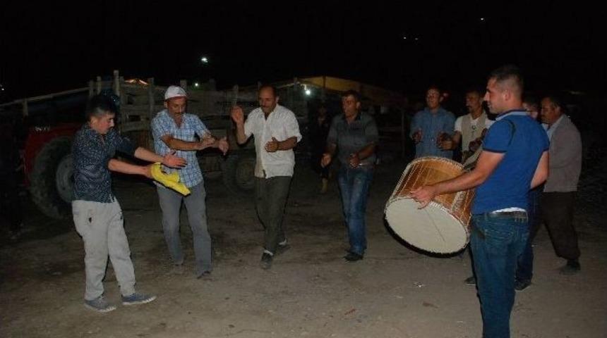 Davullu-zurnalı Kurban Kutlaması