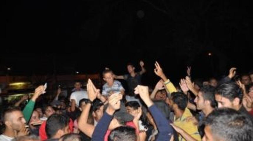 Suriyeliler, Sosyal Medyada Yer Alan &lsquo;avrupa Kapılarını A&ccedil;tı&rsquo; Haberleriyle B&uuml;y&uuml;k Sevin&ccedil; Yaşadı