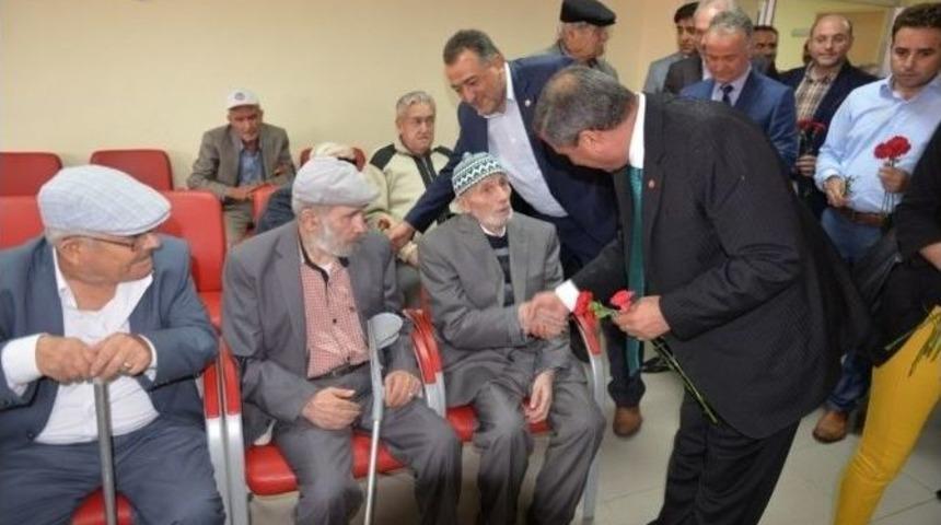 K&uuml;tahya Huzurevi&rsquo;nde Bayram