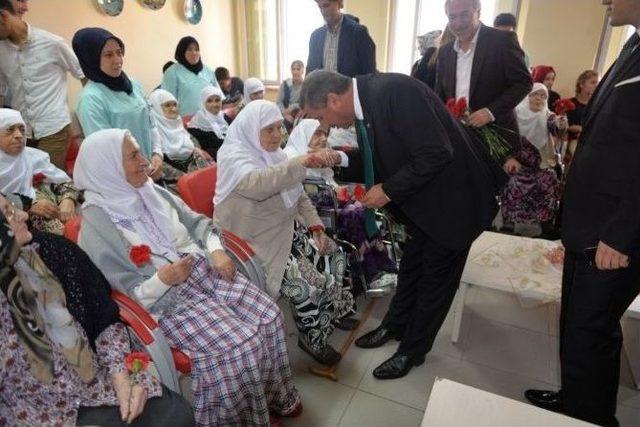 K&uuml;tahya Huzurevi&rsquo;nde Bayram 1