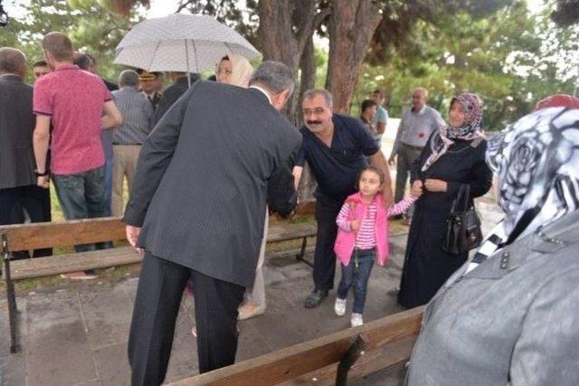 Protokolden Şehitliğe Bayram Ziyareti