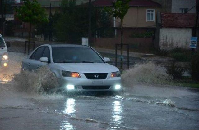 &Ccedil;orlu&rsquo;Da Yağmur Sonrası Yollar G&ouml;le D&ouml;nd&uuml; 3