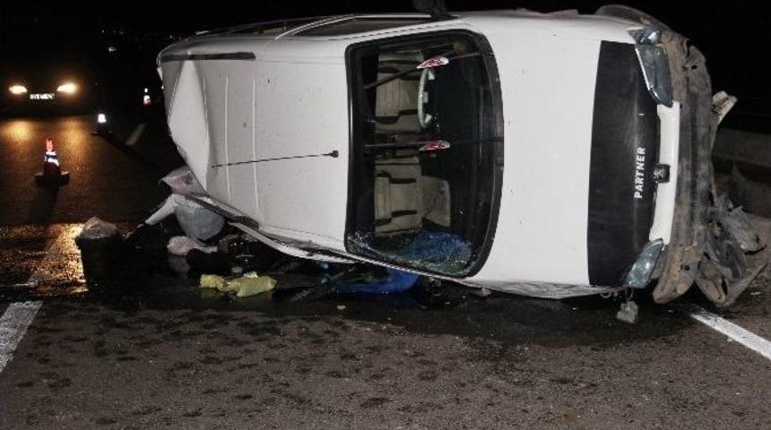 Yola &Ccedil;ıkan K&ouml;pek Kazaya Neden Oldu: 5 Yaralı