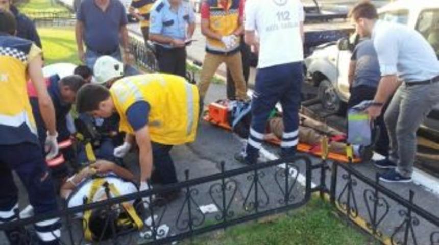 K&ouml;peğe &Ccedil;arpmamak İ&ccedil;in Takla Attı: 2 Yaralı