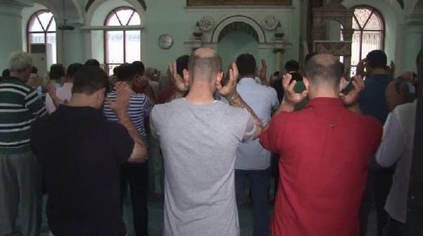 Suriyelilerin &Uuml;lkelerinden Uzakta 10'uncu Bayramı