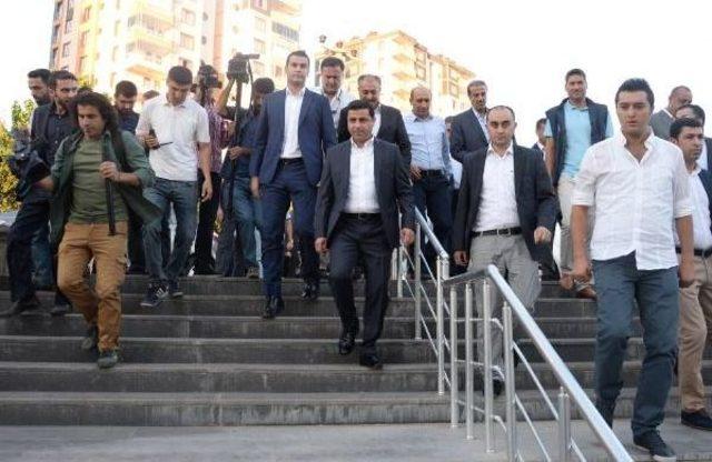 Demirtaş: Akp, Bismillahlı Değil, Tövbe Estağfurullahlı Seçim Kampanyası Yapsın